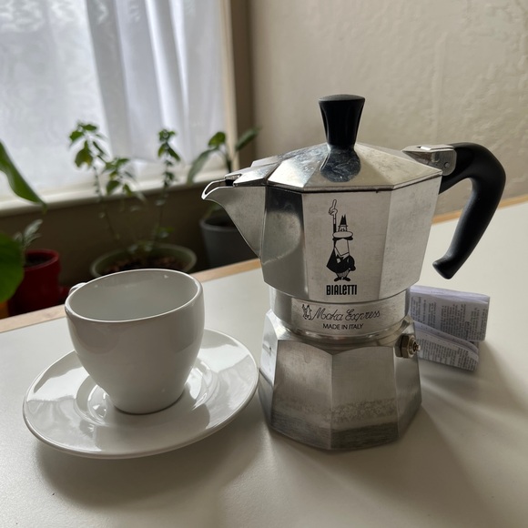 Bialetti Moka Express Silver Stovetop Espresso Maker 3 cup, 130mL - Picture 4 of 4